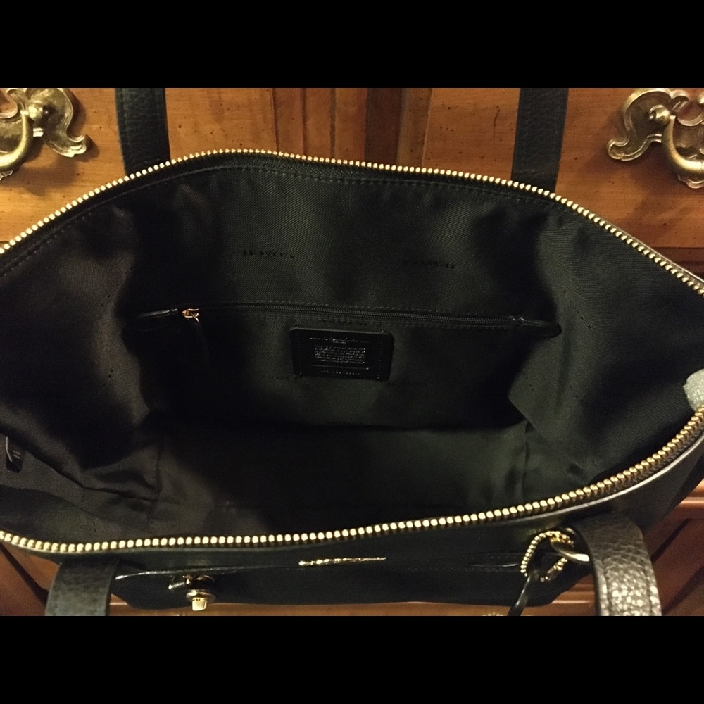 COACH PEBBLE LEATHER PURSE - Picture 4 of 4